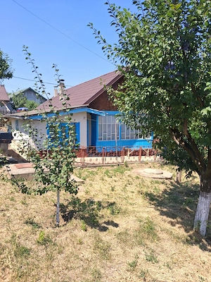 Casă locuibilă + suprafață totală teren - 1000mp,  Vânători-Popricani,  8 km de Iași 