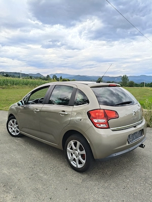 Vând Citroen C3 Exclusive 1.6 benzină 117cp euro 5 an 2010 - imagine 4