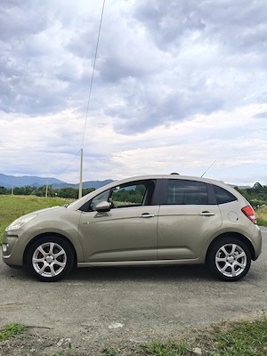 Vând Citroen C3 Exclusive 1.6 benzină 117cp euro 5 an 2010 - imagine 6