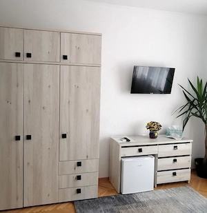 Închiriez cameră în apartament la casă - imagine 7