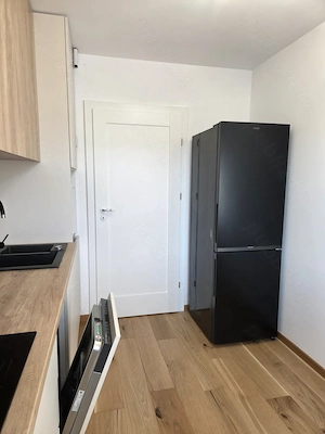 Direct proprietar ofer spre închiriere apartament cu trei camere  - imagine 5
