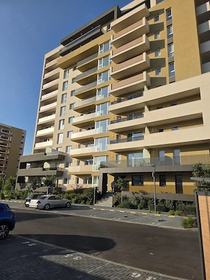 Direct proprietar ofer spre închiriere apartament cu trei camere 