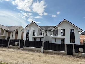 Casa curte libera 262 mp 5 camere terasa 22 mp 3 bai Sura Mare Sibiu - imagine 13