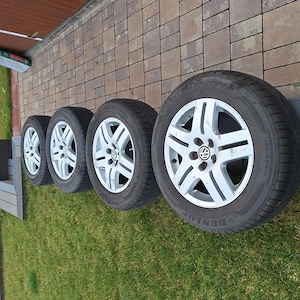 Vând set 4 jante aliaj originala VW echipate cu cauciucuri noi de vară 195/65 R15