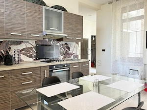 Apartament central cu 3 camere de vanzare in Oradea - imagine 2