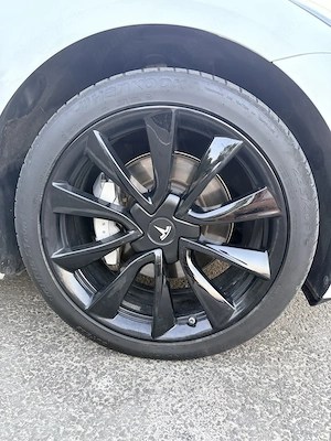 Tesla Model 3 Long Range AWD - imagine 3