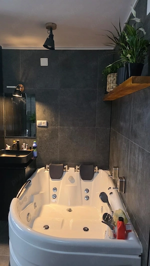 inchiriez apartament zona ultra centrala(puetonala) - imagine 2