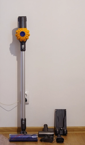 Aspirator Dyson V6 + accesorii originale