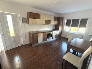 Apartament la curte, 2 băi, loc de parcare, zona linistita, dressing - imagine 6