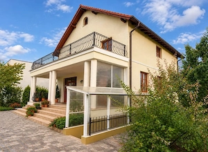 Vilă deosebită | 275 mp utili | Teren de 1.440 mp | La 3 km de centrul Aradului - imagine 2