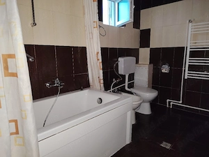 proprietar închiriez vilă cinci camere ,700 euro   ,termen lung - imagine 3