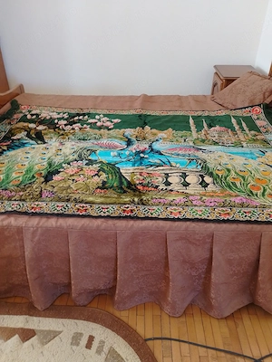 Vand carpeta cu păuni 