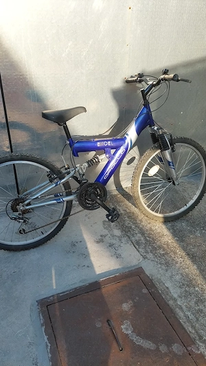 Vind bicicleta cu roti de 24 inch 