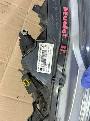 Far stanga dreapta Peugeot 208 facelift cod 9802848480 9802850980 - imagine 8