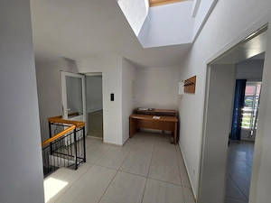 Casa individuala 7 camere+ apartament, 5 locuri de parcare. Sagului - imagine 16