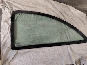 geam fix stanga spate Opel Corsa C 3 usi