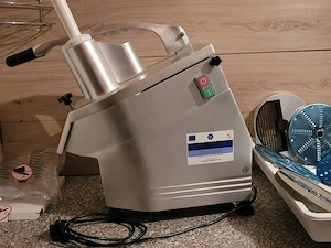 Tocator   robot profesional feliat legume, fructe, 550W, corp aluminiu, include  6 discuri 