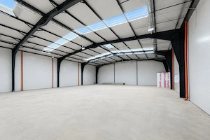 Spațiu logistic nou, cu 4 hale plus showroom și spațiu birouri P+2 - imagine 6