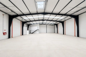 Spațiu logistic nou, cu 4 hale plus showroom și spațiu birouri P+2 - imagine 7