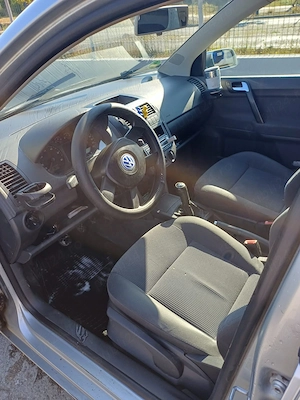 Volkswagen Polo 1.2 Benzină (2001), Argintiu   Ideal pentru oraș - imagine 5