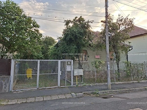 Vand casa cu teren zona Parcul sub Arini