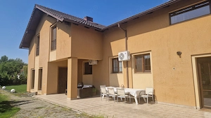 Vand casa Mandruloc constructie 2009 cu 450 mp utili pe 3.000 mp teren cu gazon si livada - imagine 2