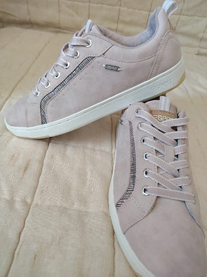 Tenisi casual