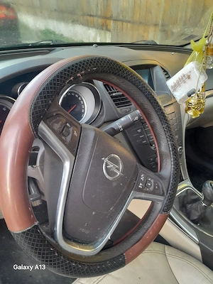 Vând limuzina Opel Insignia - imagine 4