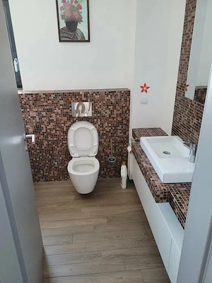 INCHIRIEZ APARTAMENT CU 3 CAMERE IN BLOC NOU - imagine 2