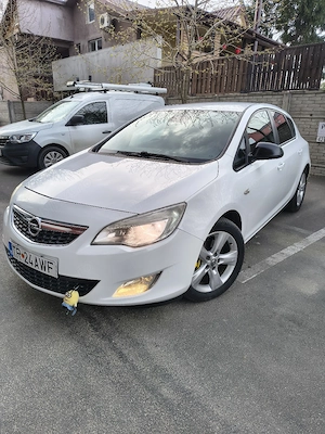 Opel Astra j 2011 - imagine 5