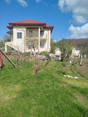 Ofer spre vanzare casa tip vila +anexa in Barlad,jud.Vaslui - imagine 2