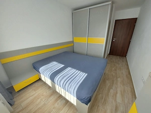 Garsonieră decomandată la etajul 2, mobilată modern, cu geam la baie și parcare - imagine 5