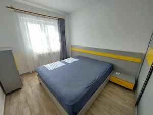 Garsonieră decomandată la etajul 2, mobilată modern, cu geam la baie și parcare - imagine 4