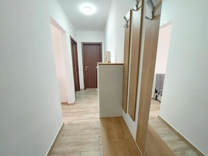 Garsonieră decomandată la etajul 2, mobilată modern, cu geam la baie și parcare - imagine 6