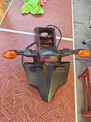 Suport Număr Original Yamaha FZ8 (Codiță + Semnalizări)