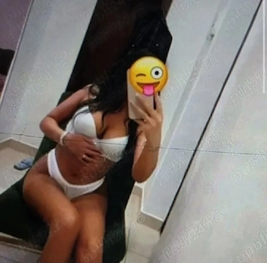 Buna ma numesc karla 