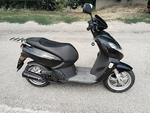 Moped Scuter Benzina Peugeot Kisbee