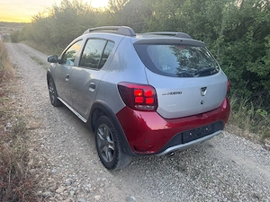 Sandero Stepway 2020 benzina gpl ușor avariată  - imagine 2
