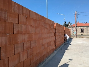 Execut lucrări interioare și exterioare 