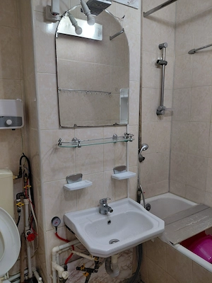 ⭐ OCAZIE în Micro 19! Apartament 2 Camere, Decomandat, Etaj 3/10 - imagine 3