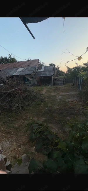 Gospodarie situata in sat Boncani comuna Dragoiesti judetul Valcea - imagine 4