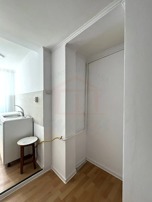 Apartament luminos cu 3 camere decomandate, 67 mp, Micro 13 – 62.900 € - imagine 12