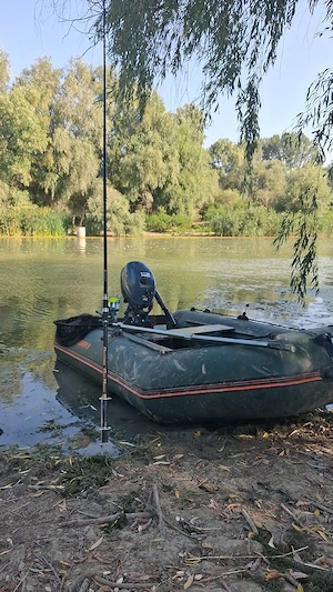 Barca Kolibri cu motor