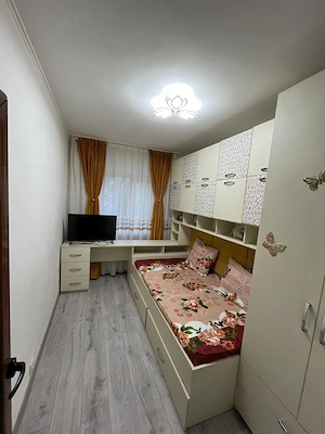 Închiriez apartament 3 camere decomandat - imagine 2