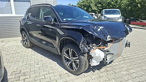 Volvo XC40 B3 Black Edition - imagine 5