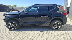 Volvo XC40 B3 Black Edition - imagine 2