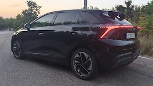 MG MG4 Luxury 2023 64kwh pompa de caldura garantie 2030 - imagine 2
