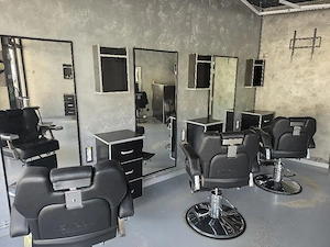 Vând Mobilier Complet Pentru Salon de Barbering