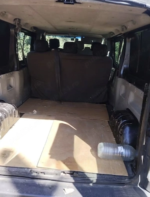 Opel Vivaro - dubă în stare foarte bună  - imagine 4