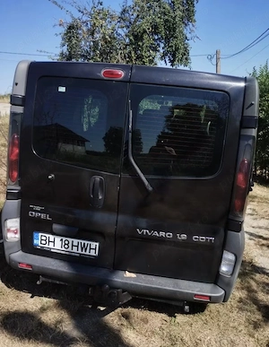 Opel Vivaro - dubă în stare foarte bună  - imagine 3